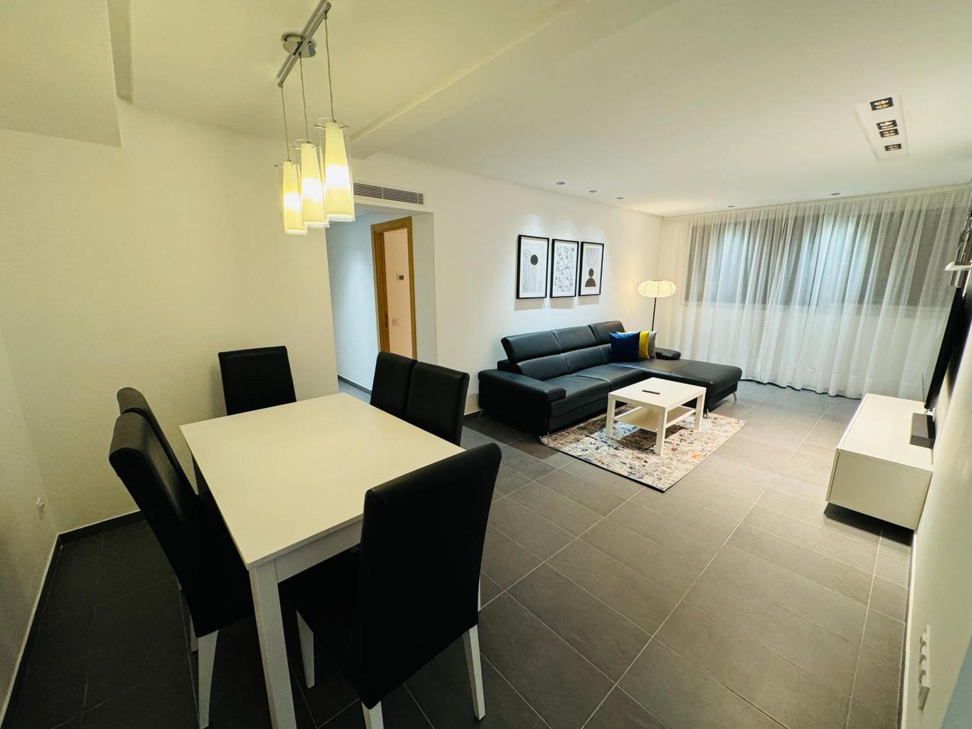 Center 2-br + Pkg Apartment Tangier