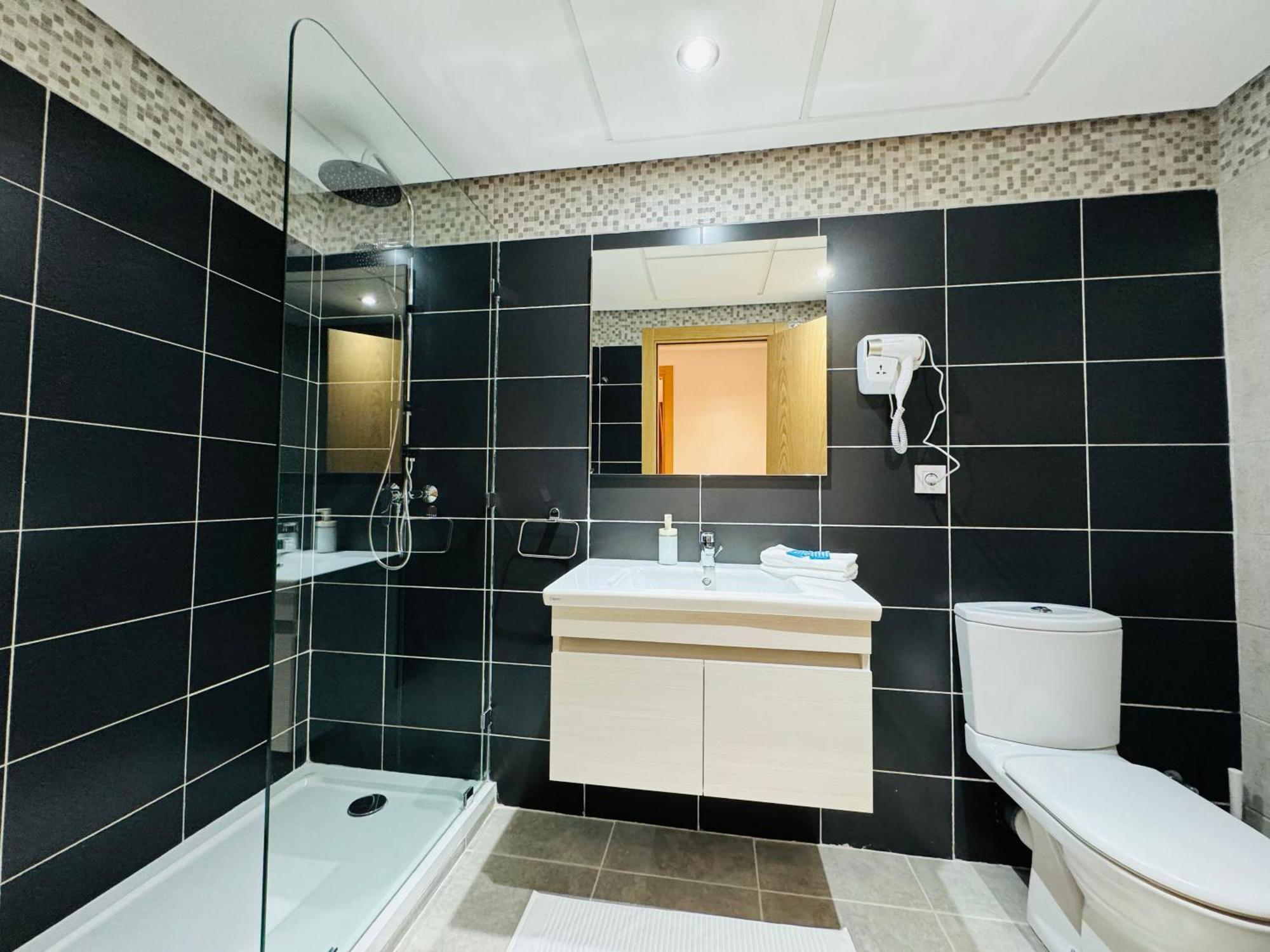 Center 2-br + Pkg Apartment Tangier