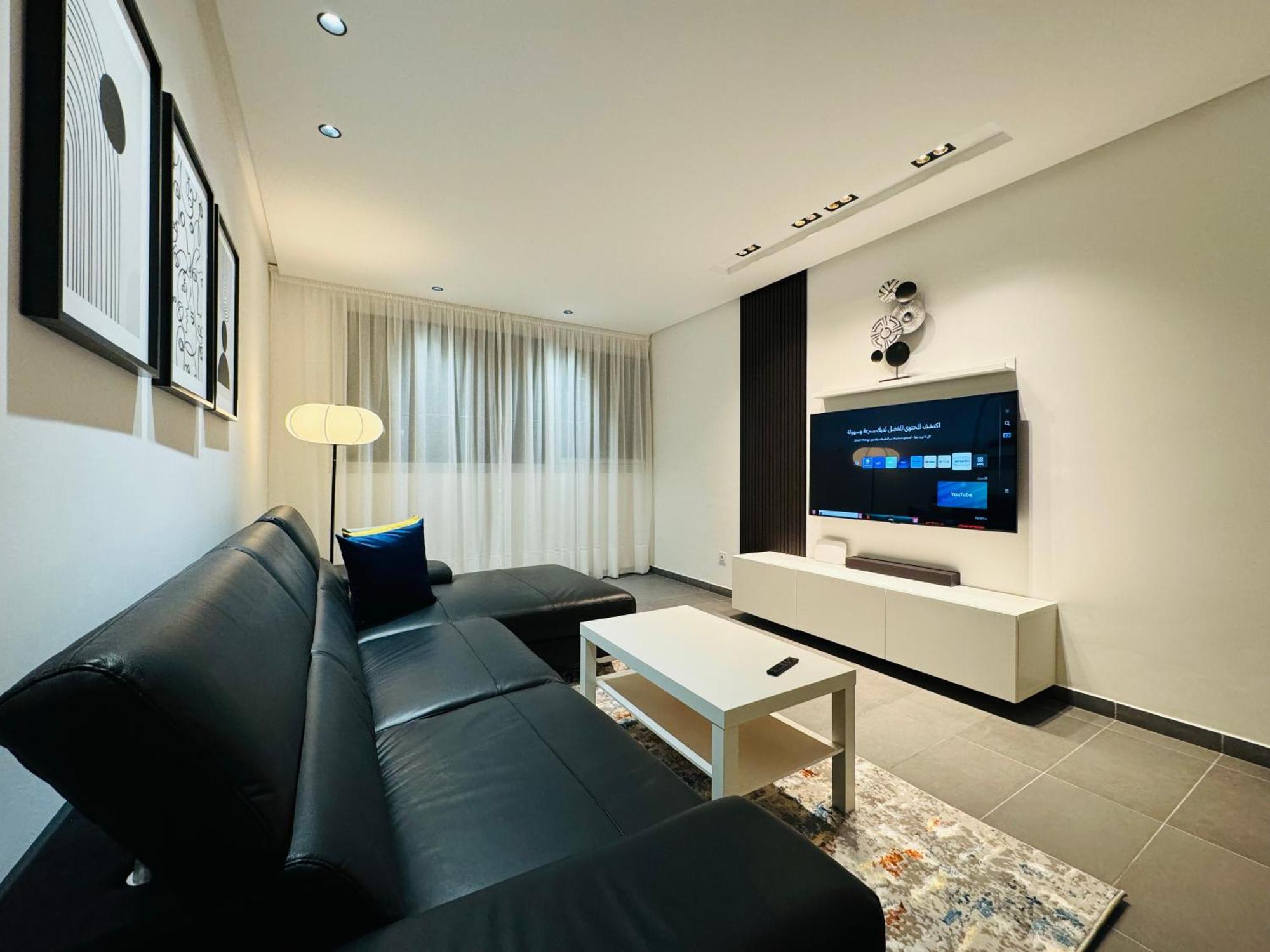 Apartment Center 2-br + Pkg Tangier